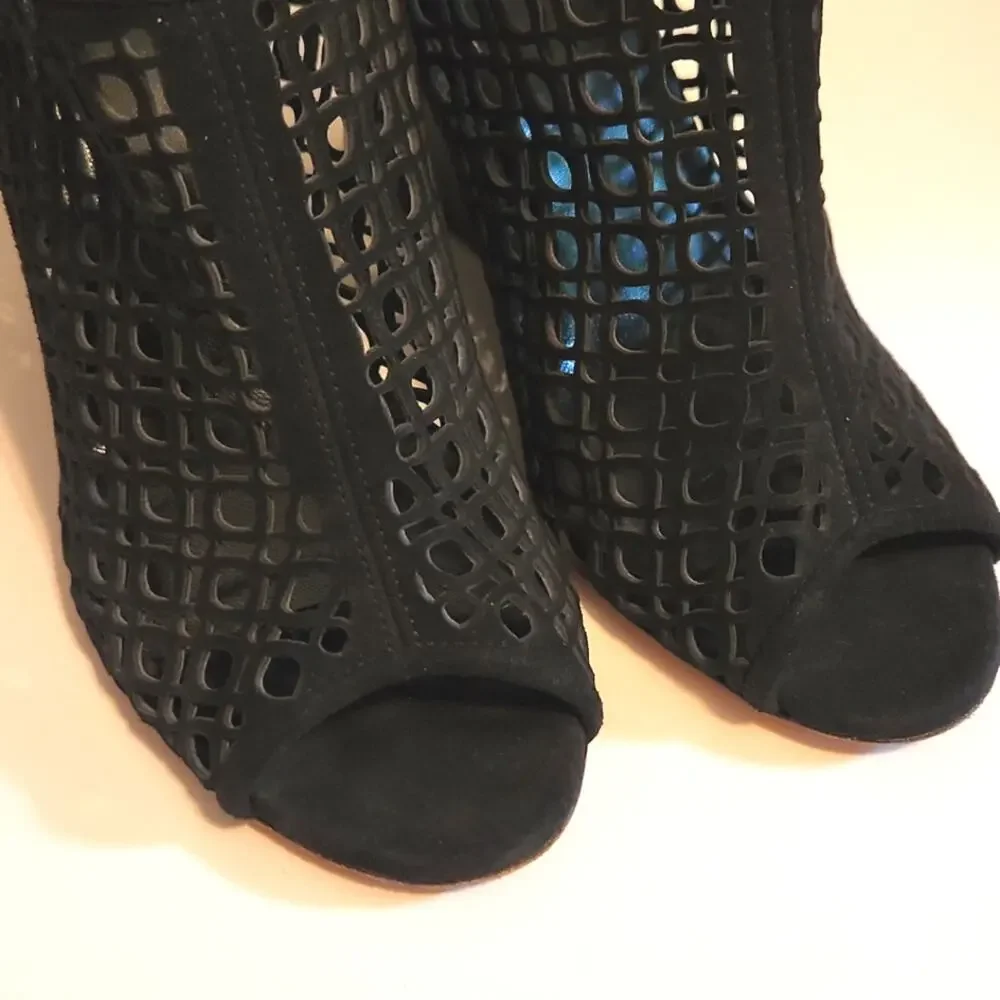 Aquatalia Shelly Sandal Black Suede Laser Cut Back Zipper‎ Wedge Open Toe Size 7